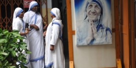 Podcasttips | Was Moeder Teresa een sekteleidster? En wat zijn de beste culinaire podcasts?