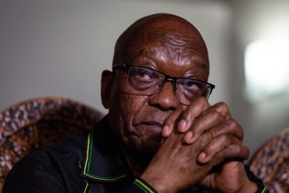 Oud-president Jacob Zuma heeft zichzelf aangeboden bij de gevangenis