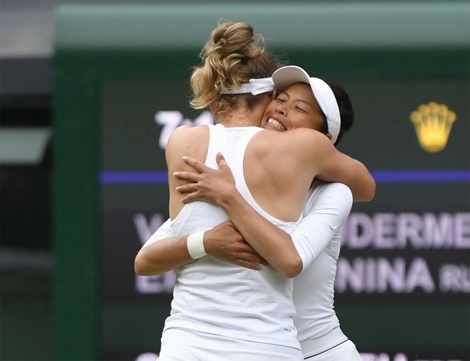 Elise Mertens en Hsieh Su-Wei winnen dubbelspel Wimbledon na spektakelstuk
