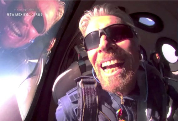 Branson wint tussensprintje in ruimterace onder miljardairs