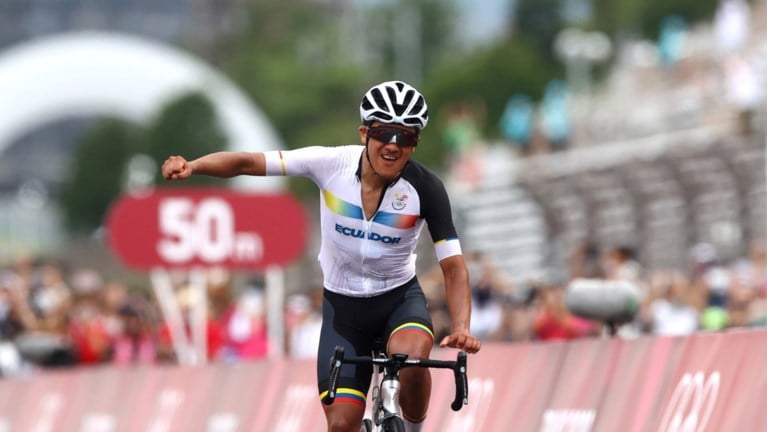 Wout van Aert wint eerste Belgische medaille, Richard Carapaz verrast met goud