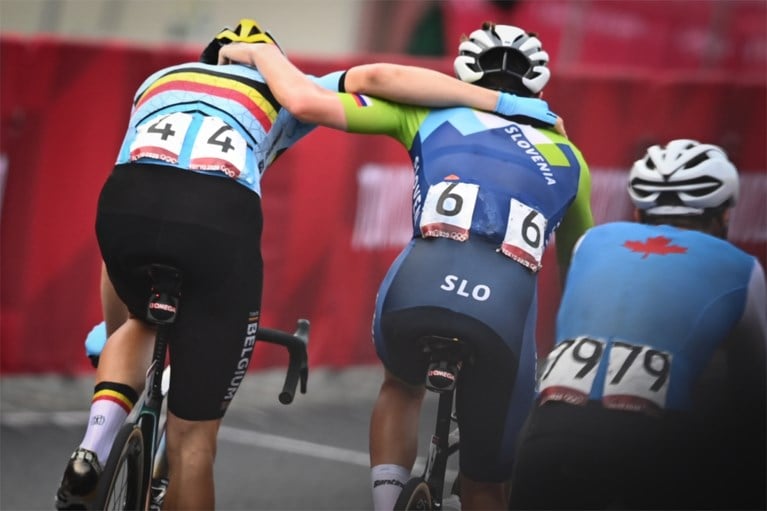 Wout van Aert wint eerste Belgische medaille, Richard Carapaz verrast met goud