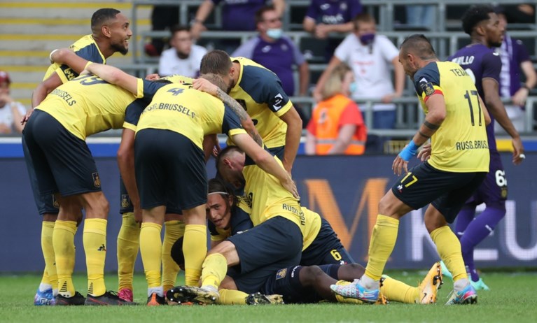Union straft defensieve blunders Anderlecht genadeloos af in Brusselse derby