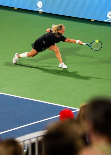 Kim Clijsters, met ingepakte kuit, verliest eerste (exhibitie)wedstrijd in bijna een jaar