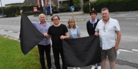Zwarte vlaggen tegen uitbrei­ding betonbedrijf