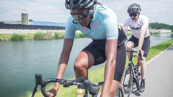 Elodie Ouédraogo en Otto-Jan Ham samen op de fiets