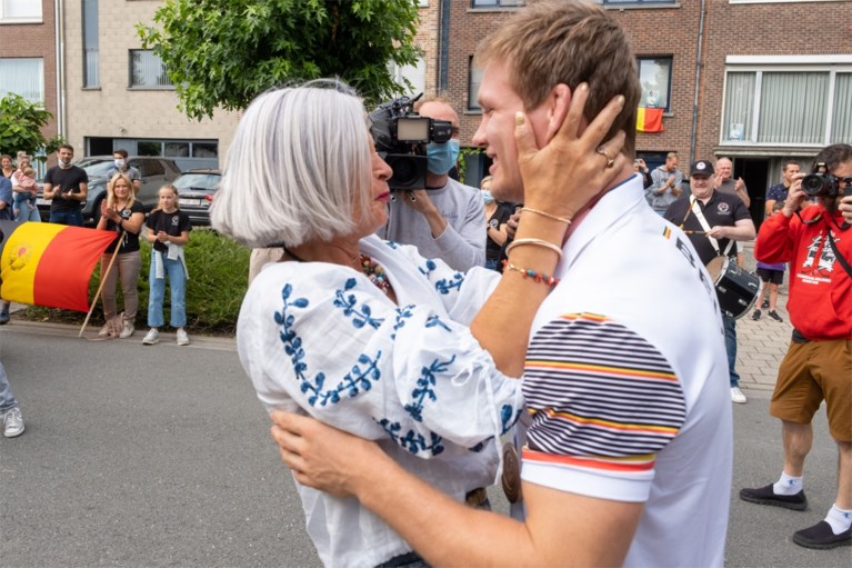 Matthias Casse terug thuis in Hemiksem: ‘Maandje rusten nu en dan voorbereiden op Parijs’