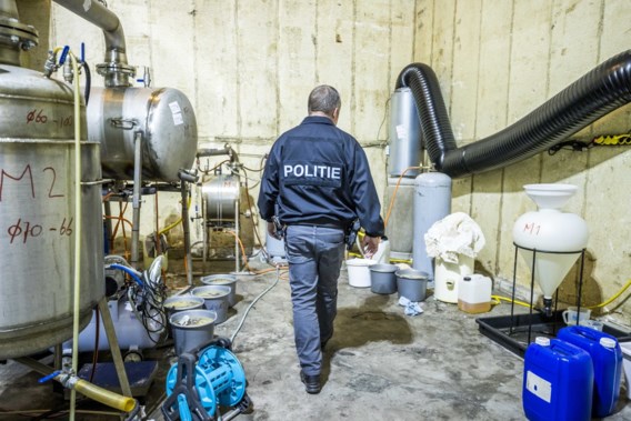 Gigantisch crystalmethlab ontmanteld bij Belgische grens: ‘Echt topspul’ 