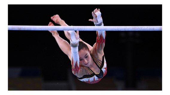 Goud! Nina Derwael kroont zich tot olympisch kampioene op brug met ongelijke leggers