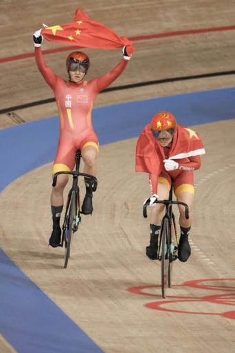 China om uitleg gevraagd over pins met Mao op podium
