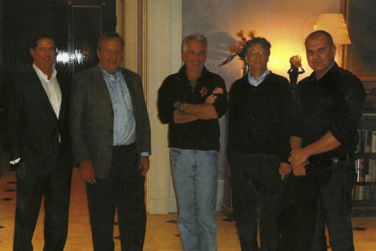 Officieel gescheiden Bill Gates betreurt band met Jeffrey Epstein