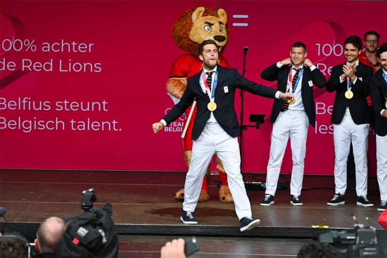 Ondanks gutsende regen, een warm ontvangst voor Red Lions