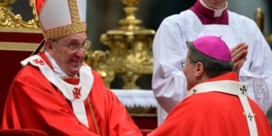 Paus Franciscus aanvaardt ontslag van bisschop na seksuele video