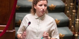 Staatssecretaris voor Gendergelijkheid Schlitz zwaar aangepakt voor deelname aan exclusief vrouwenevent