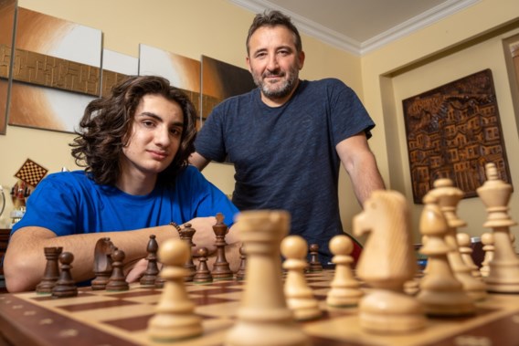 15-jarige Daniel is jongste Belgische grootmeester ooit in de schaakwereld