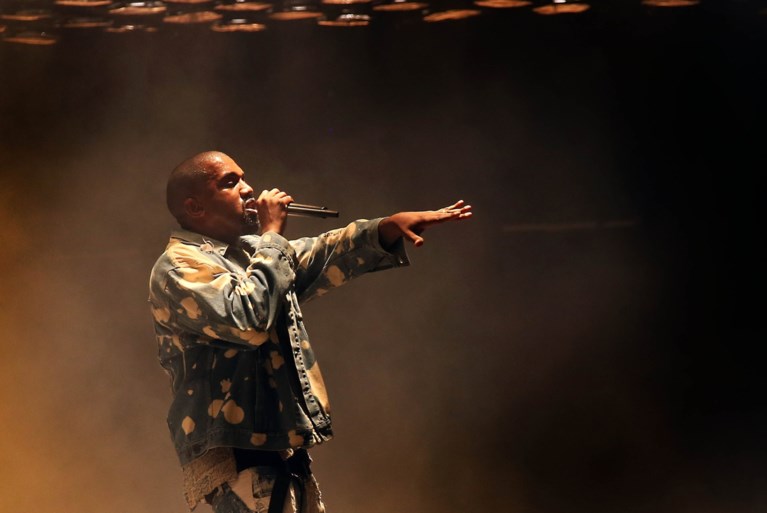Drake يسرب أغنية <I></noscript> Donda </I> Inedito per stuzzicare Kanye West”/></div><figcaption><span class=