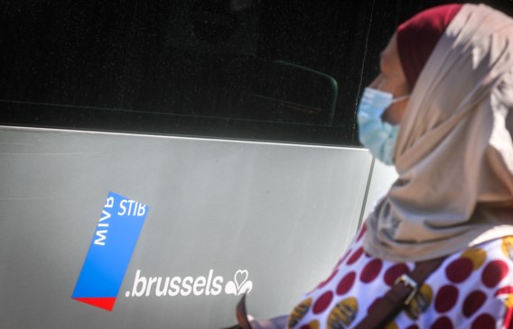 Brussels burgemeester Close wil hoofddoekendebat niet importeren