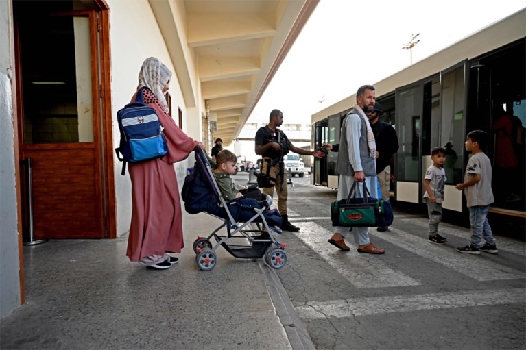 Vliegtuig met honderdtal geëvacueerde buitenlanders vanuit Kaboel aangekomen in Qatar