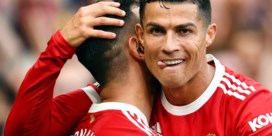Ronaldo schiet meteen twee keer raak voor ManU, terugkeer ontsierd door banner