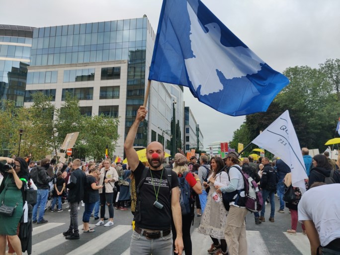 3.500 deelnemers voor betoging in Brussel tegen coronapas: ‘Wij zijn geen antivaxers’