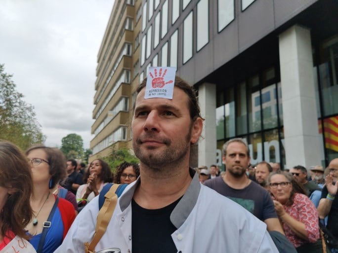 3.500 deelnemers voor betoging in Brussel tegen coronapas: ‘Wij zijn geen antivaxers’
