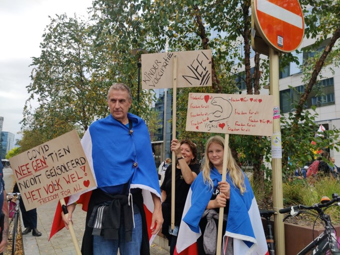 3.500 deelnemers voor betoging in Brussel tegen coronapas: ‘Wij zijn geen antivaxers’