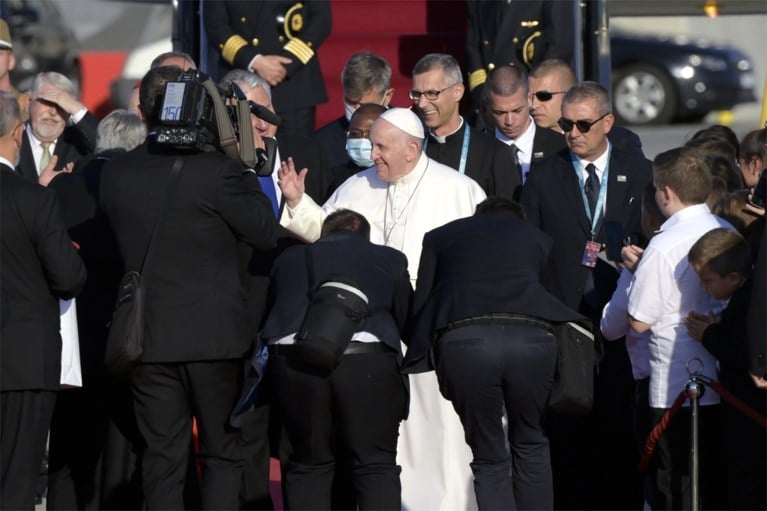 Paus Franciscus smeekt Hongarije ‘meer open’ te zijn voor mensen in nood