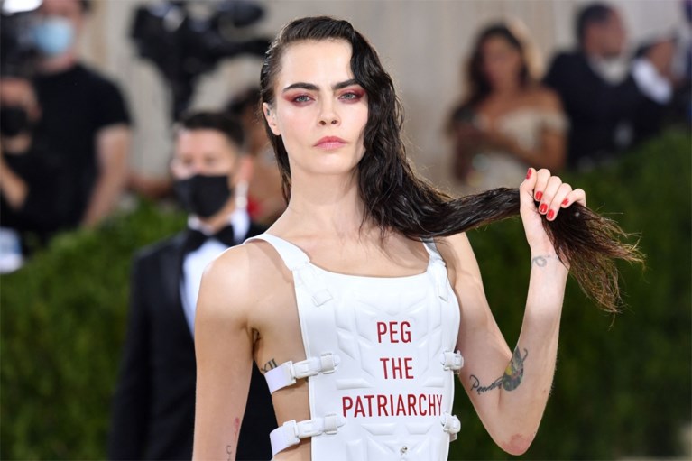 AOC ha criticato ancora una volta lo splendido vestito al Met Gala