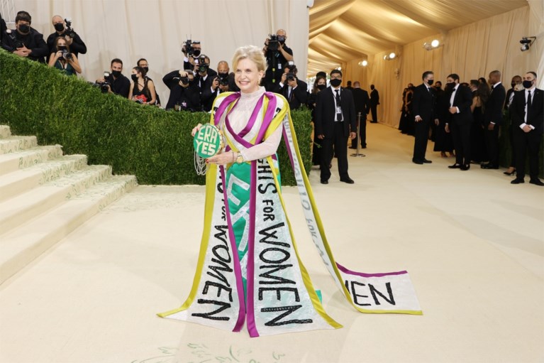 Opvallende jurk op Met Gala komt AOC opnieuw op kritiek te staan