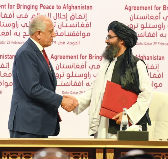 Amerikaanse gezant: ‘Nieuwe deal met taliban mislukte door vlucht president Ghani’