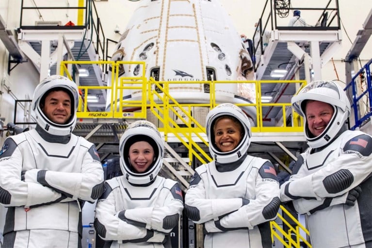 Falcon 9-draagraket van SpaceX met vier ruimtetoeristen aan boord is opgestegen