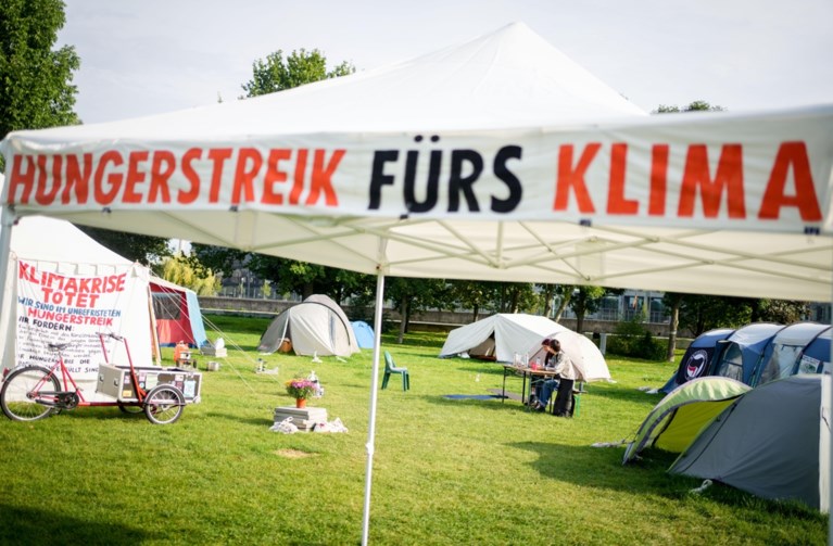 Hongerstakende klimaatactivist in Berlijn opgenomen in het ziekenhuis