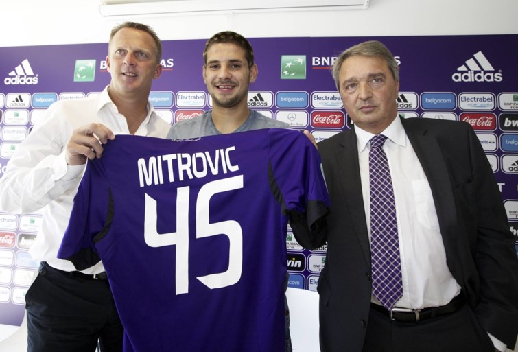 Ex-toplui Anderlecht verdacht van gesjoemel bij de verkoop van de club aan Coucke