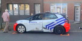 Wagen ramt twee politievoertuigen tijdens achtervolging in Hasselt