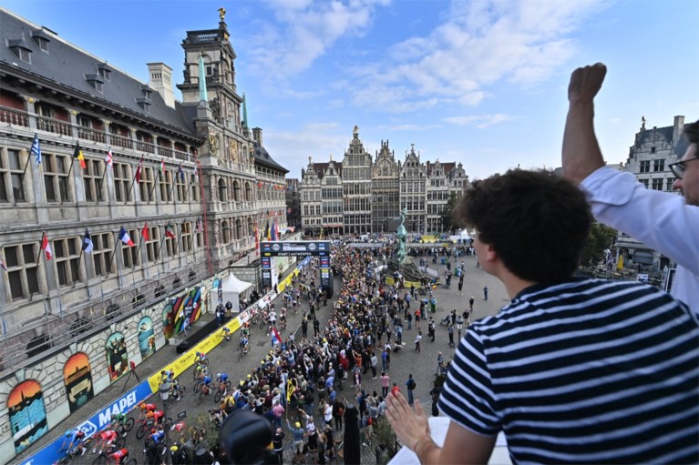 Mensenzee moedigt Van Aert en co. aan langs parcours