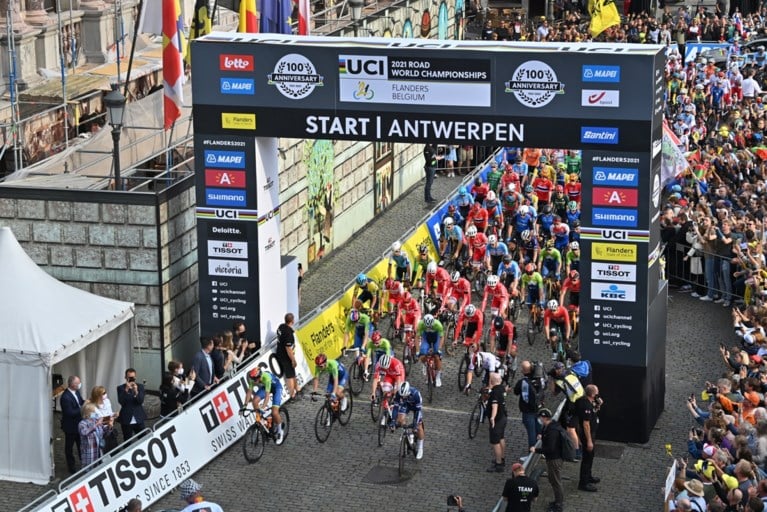 Mensenzee moedigt Van Aert en co. aan langs parcours