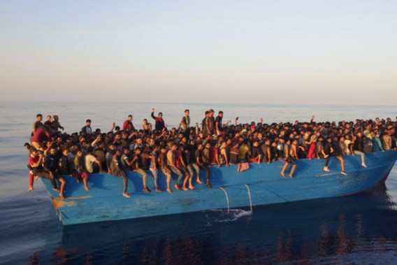 Ruim 500 migranten aan boord van oude vissersboot aangekomen in Lampedusa