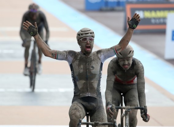 Sonny Colbrelli wint heroïsche Parijs-Roubaix, Belg Florian Vermeersch knap tweede