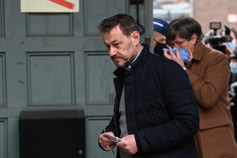 Niet 13 Maar 16 Vrouwen Beschuldigen Bart De Pauw Van Stalk De Standaard Mobile