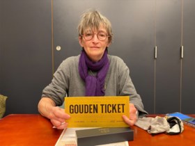 Reportage ‘De Schrijfwijzen’ | Laqué naaldhakken in een lawaaiige bibliotheek