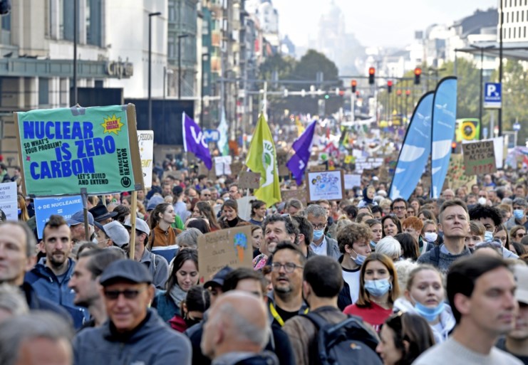 25.000 betogers aanwezig op klimaatmars, Anuna De Wever kondigt wekelijkse spijbelacties aan