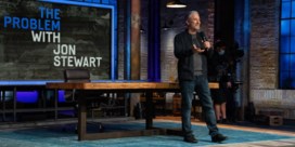 Jon Stewart is terug, met Nobelprijswinnares