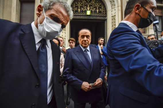Italiaanse oud-premier Berlusconi vrijgesproken van omkoping getuigen 
