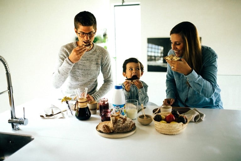 5 gezonde ontbijttips om je kids een vliegende start te geven