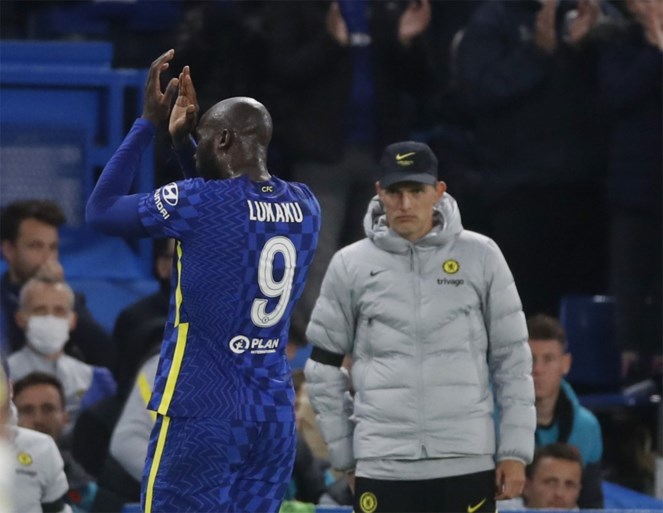 Romelu Lukaku geblesseerd vervangen bij Chelsea na harde tackle op de enkel