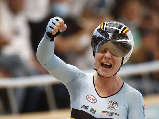 Eindelijk goud, na twee keer zilver: Lotte Kopecky wereldkampioene in de puntenkoers