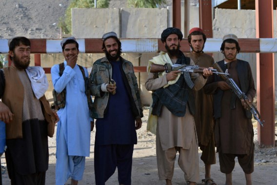  Taliban openen vuur op feestgangers omdat ze muziek spelen op huwelijk