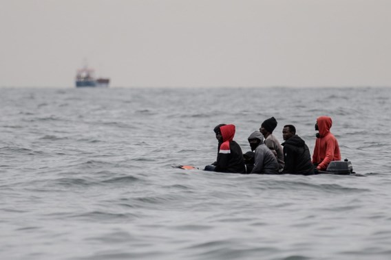 Ruim 400 migranten gered op Kanaal, één dodelijk slachtoffer