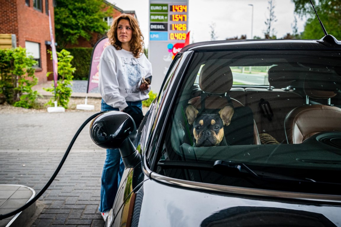 Waarom is benzine zo duur als ruwe olie goedkoop is? | De Mobile