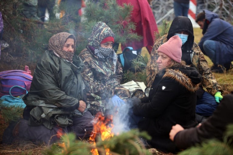Wit-Rusland stuurt opnieuw honderden migranten naar Poolse grens: ‘Zoveelste vijandige actie tegen Polen’
